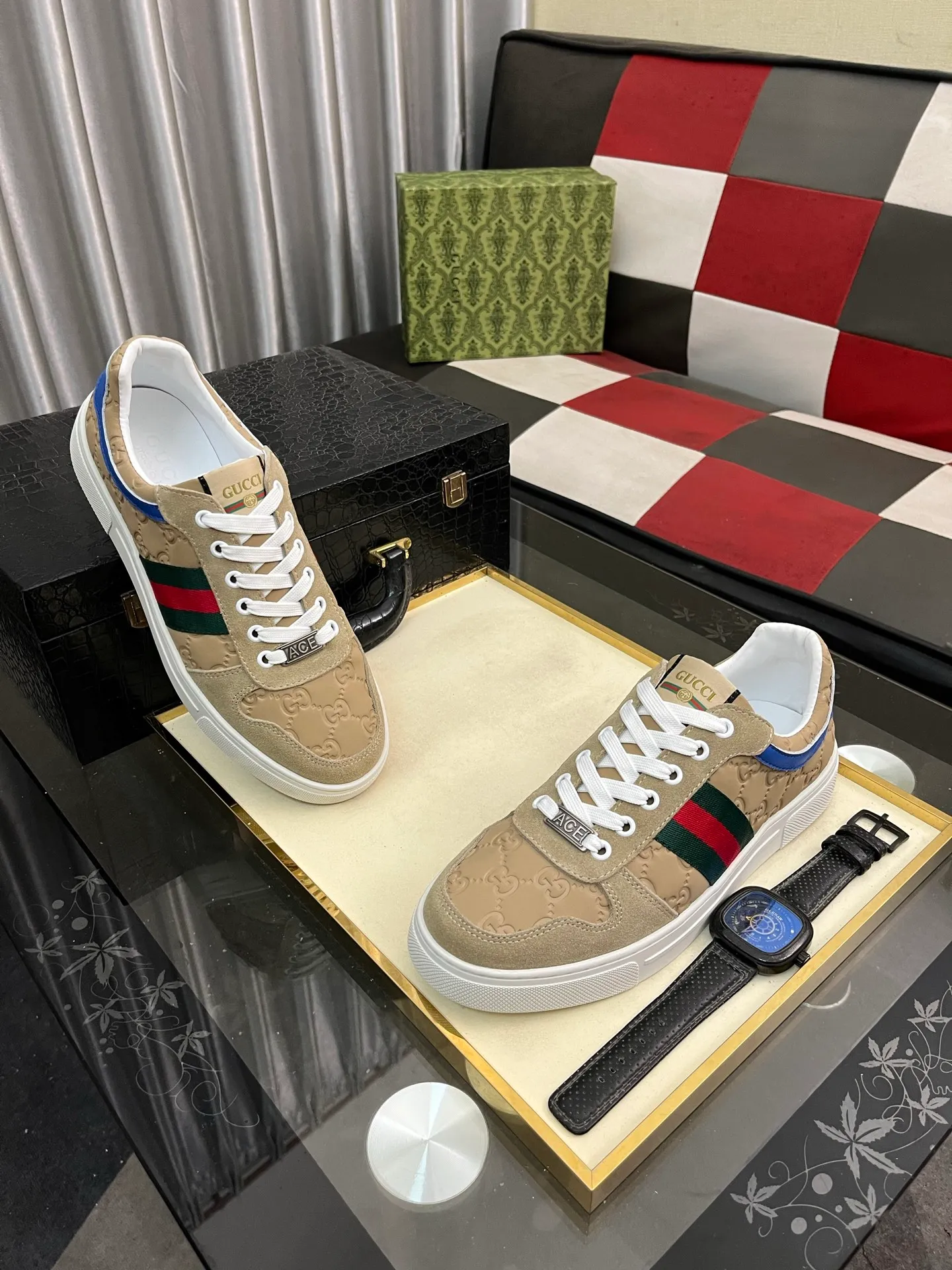 Men's Men's Shoes💰440⌚️⌚️【GUCCI】Gucci men's latest white shoe series casual shoes! The official website is built 1:1. Upper: Made of imported cowhide, with electric embroidery ➕Inner lining: Made of high-quality first-layer pigskin, soft and comfortable. Picky material selection and exquisite workmanship give you the best enjoyment. Size: 38-44 yards, 3️⃣ colors available.